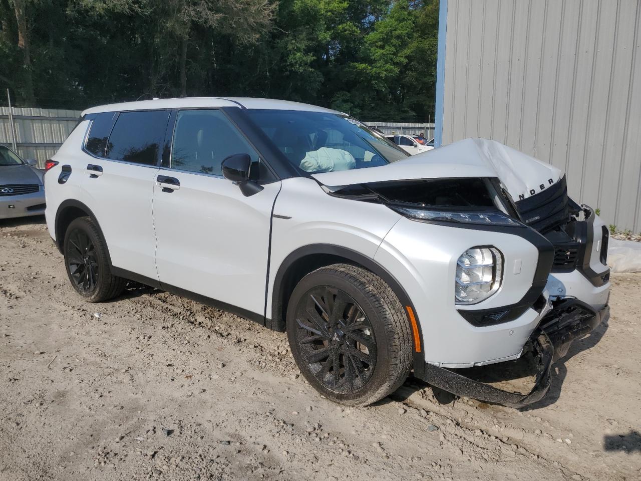 MITSUBISHI OUTLANDER SE