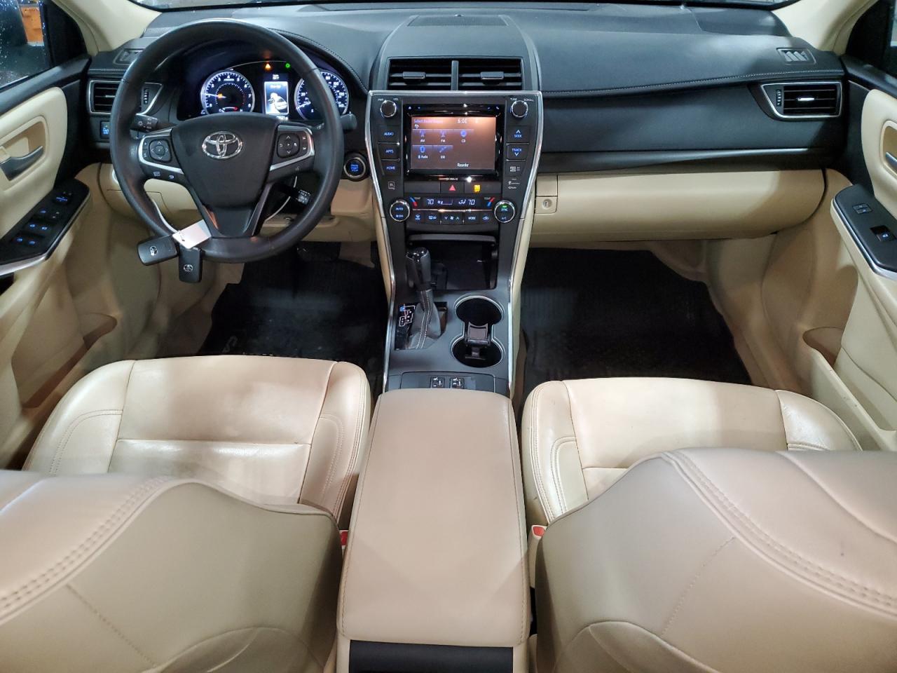 Toyota Camry le 2017
