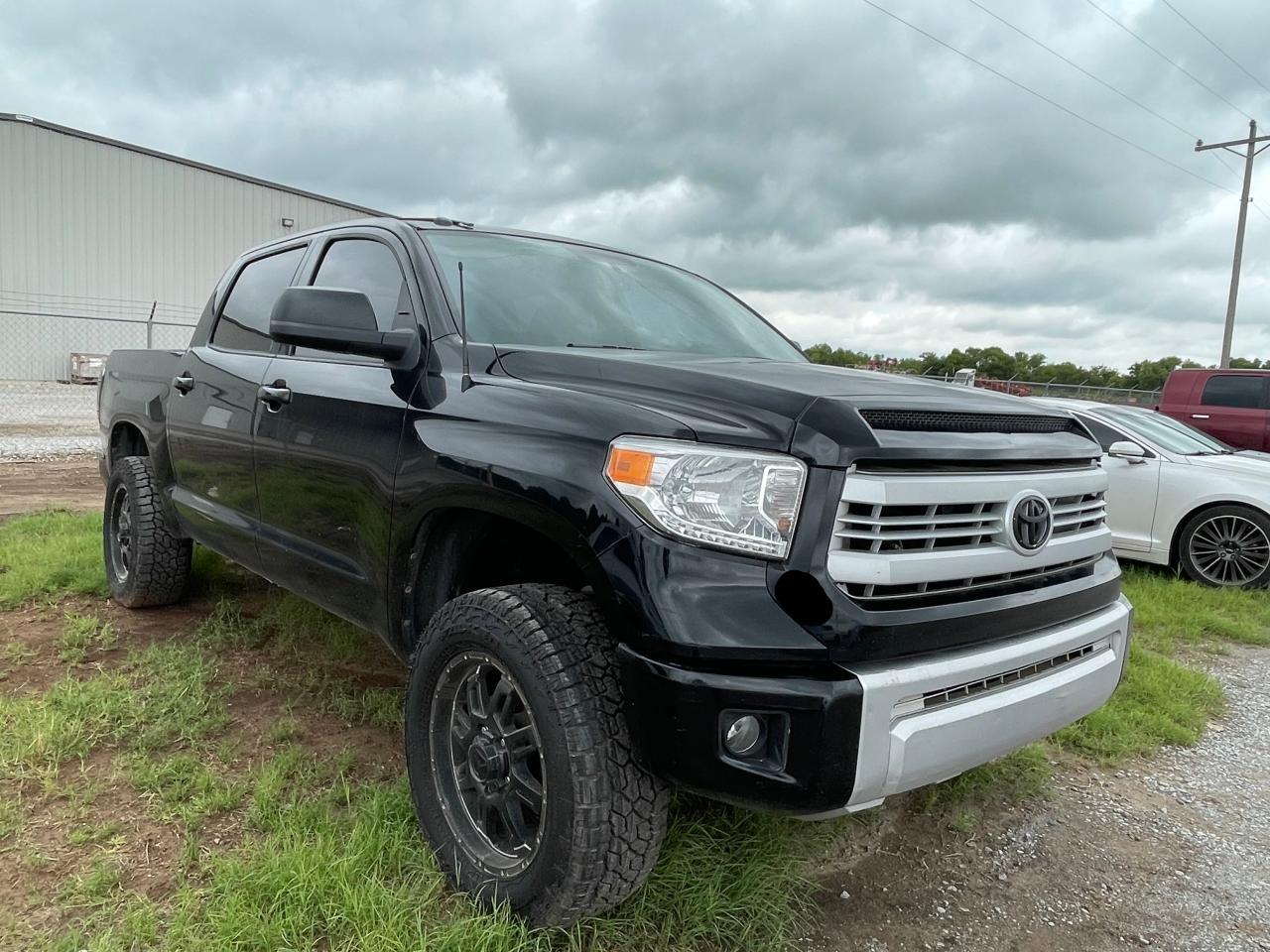 TOYOTA TUNDRA CREWMAX SR5