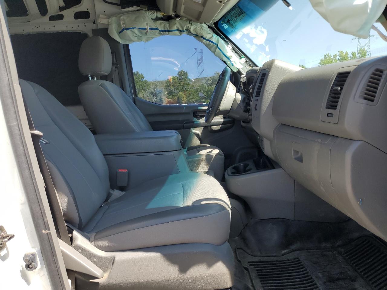 NISSAN NV2500 2500 S