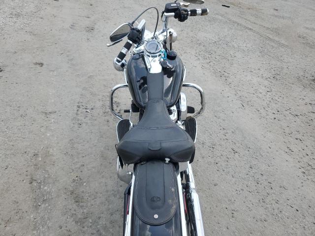 2019 HARLEY-DAVIDSON FLDE 1HD1YCJ27KB065111