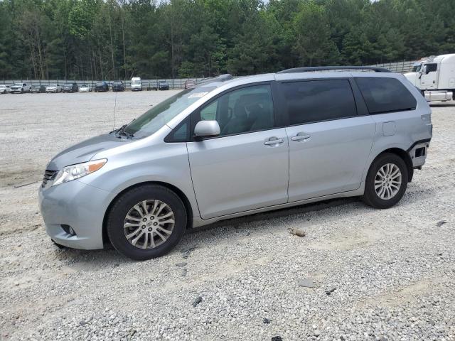 TOYOTA SIENNA XLE