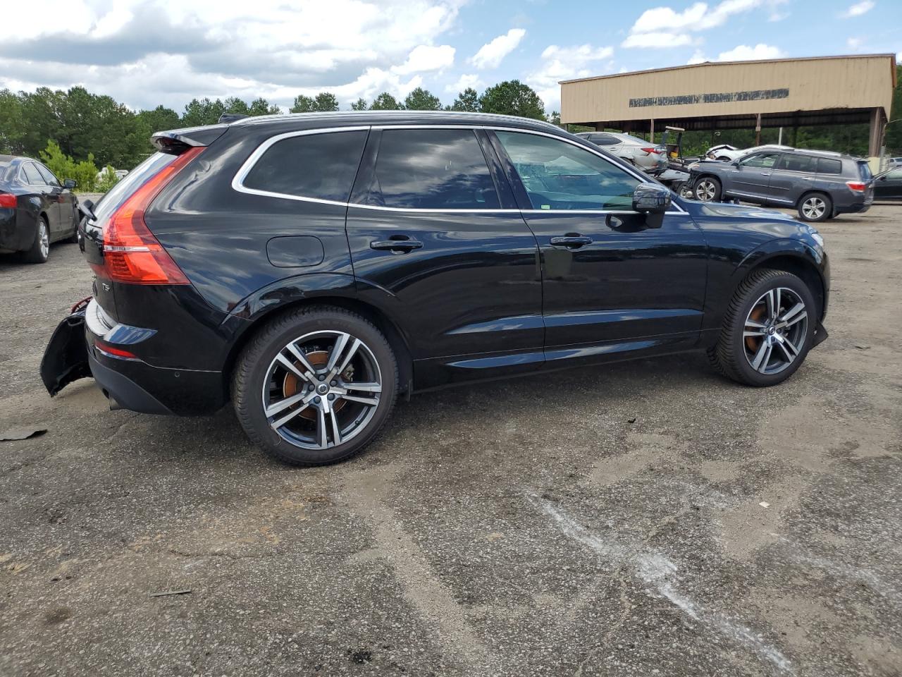 VOLVO XC60 T5 MOMENTUM