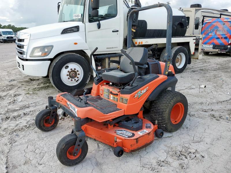 KUBOTA ZG327 2009 orange   12842 photo #3