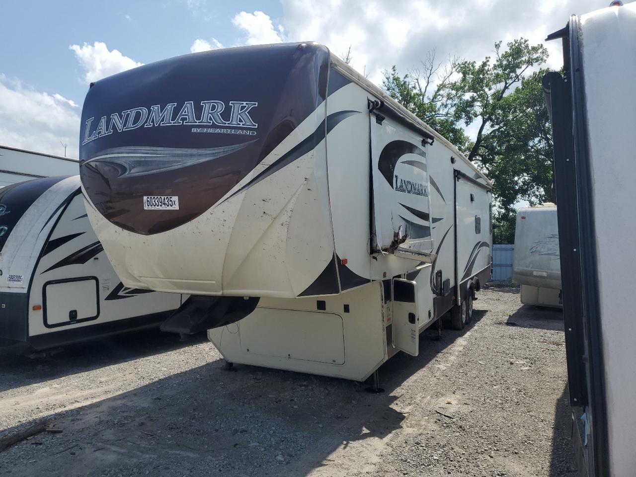 Lot #3236980480 2015 HEART LAND LANDMARK