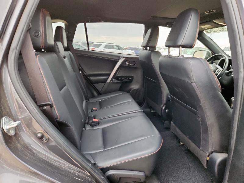 2018 TOYOTA RAV4 SE JTMNFREV7JJ741237
