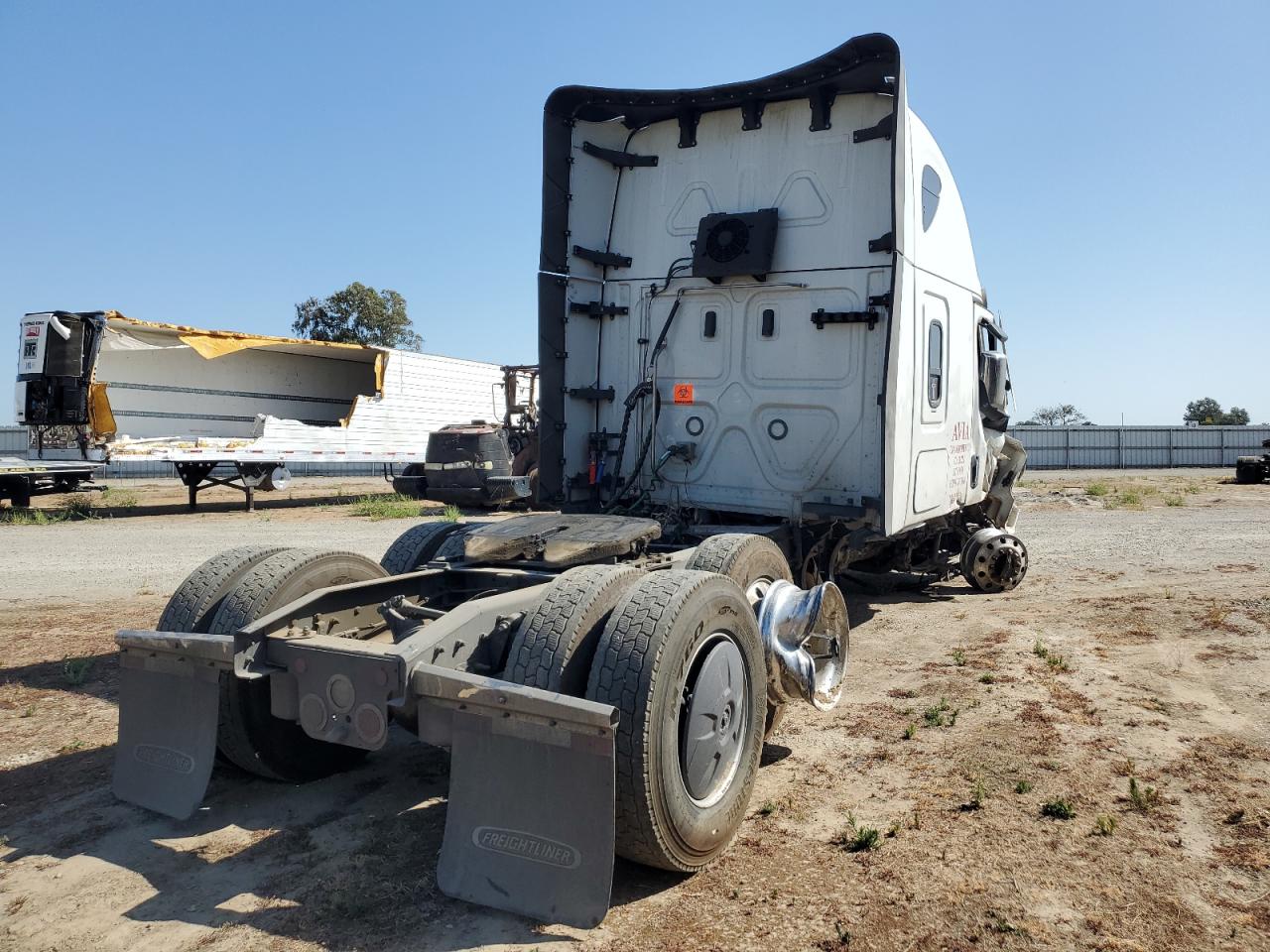 Lot #3236884455 2023 FREIGHTLINER CASCADIA 1