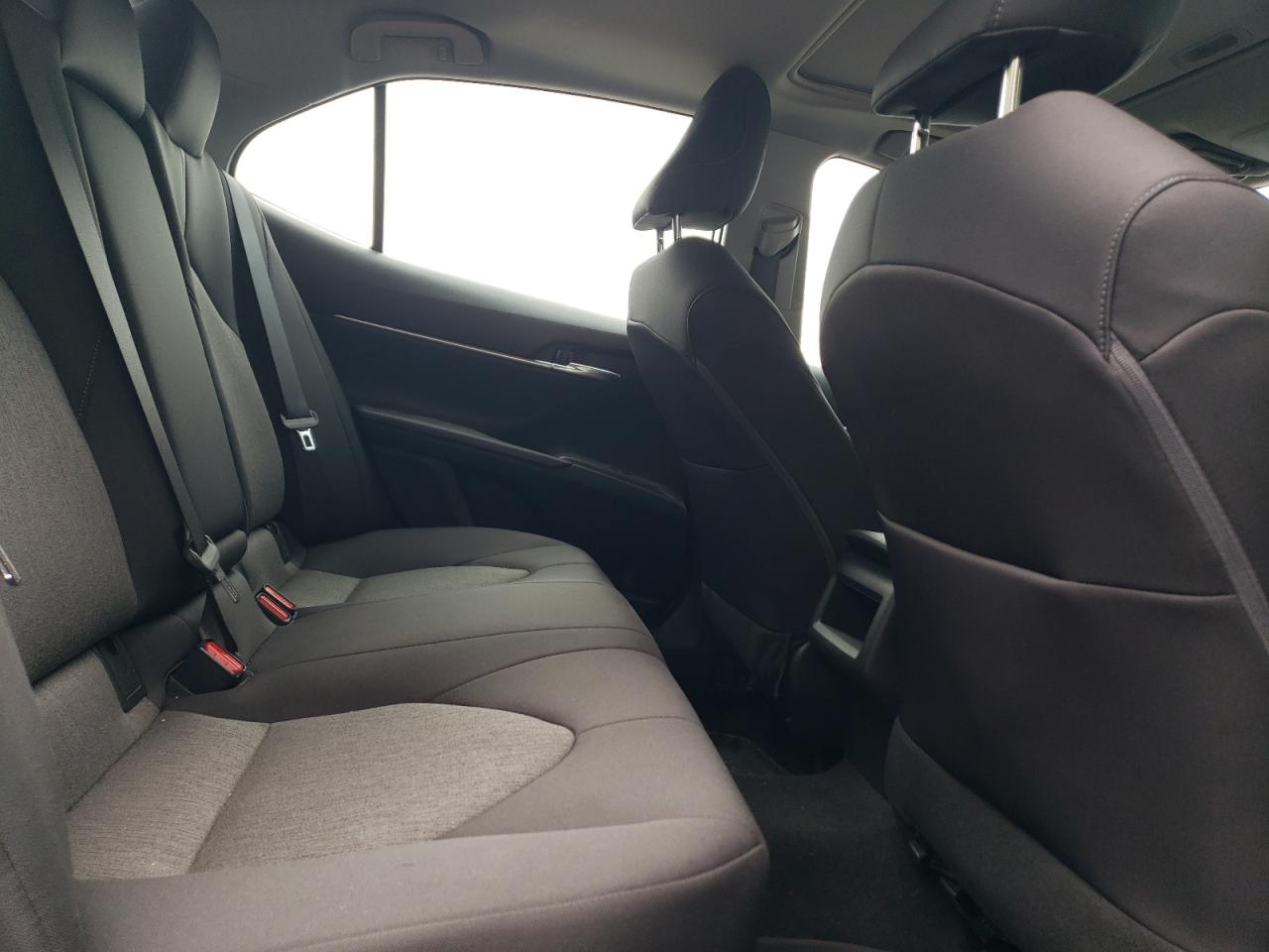 Toyota Camry le 2021