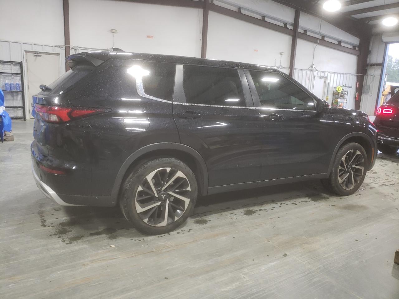 MITSUBISHI OUTLANDER SE