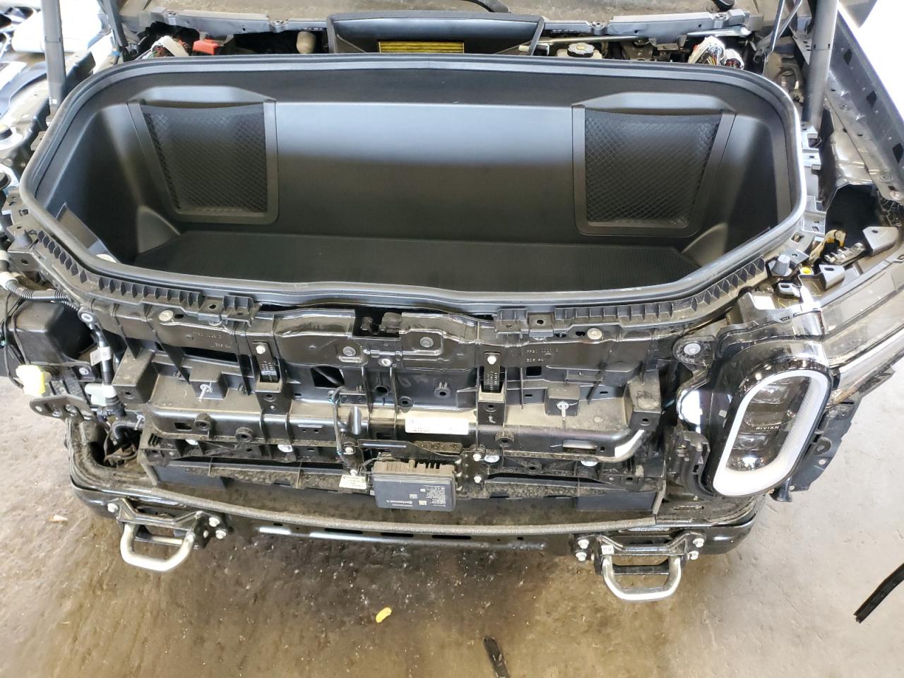 RIVIAN R1S ADVENTURE