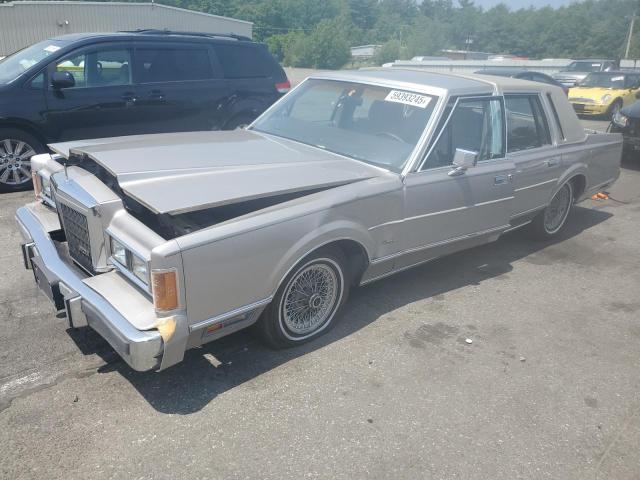 LINCOLN TOWN CAR
