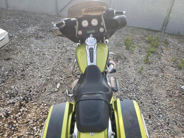 2011 HARLEY-DAVIDSON FLHX 1HD1KB416BB642127