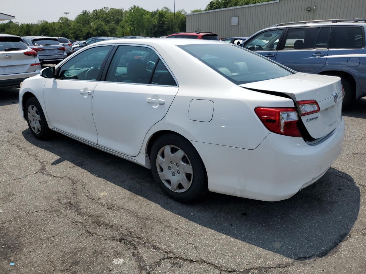 TOYOTA CAMRY BASE