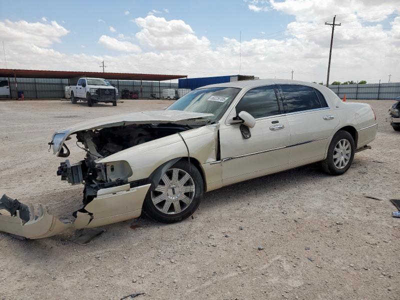 LINCOLN TOWN CAR C 2003 tan  gas 1LNHM83W23Y610411 photo #1