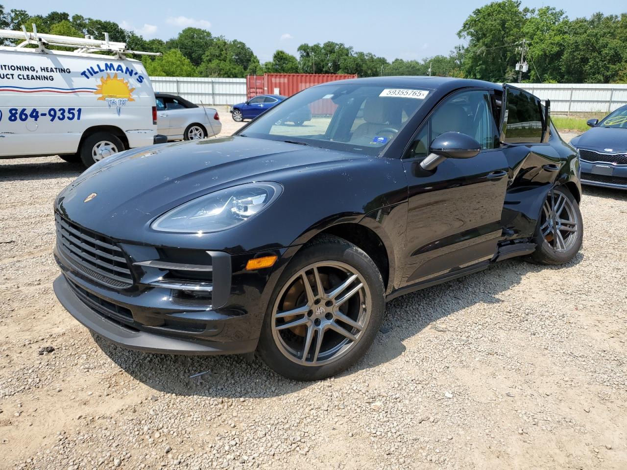 PORSCHE MACAN