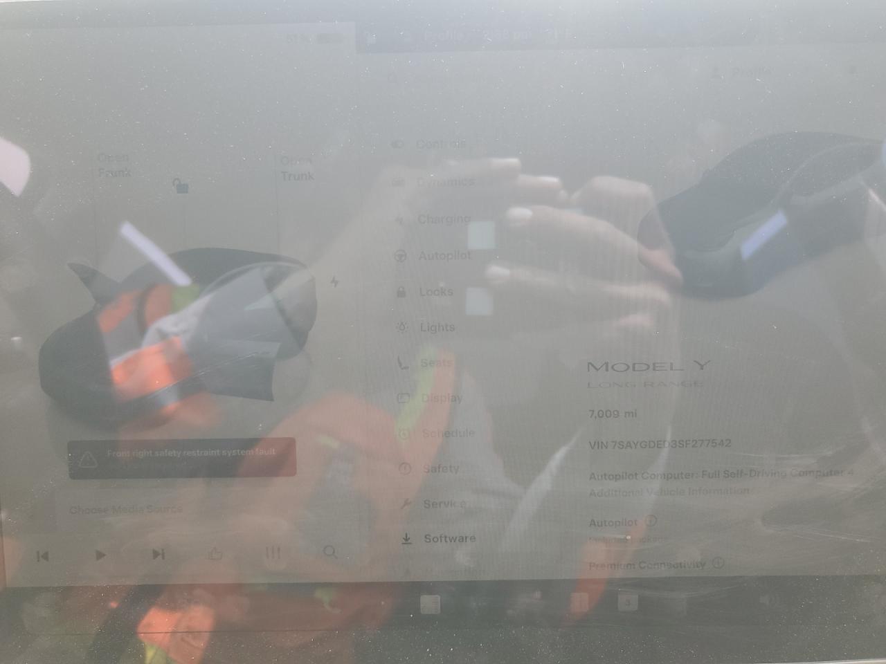 Tesla Model y 2025