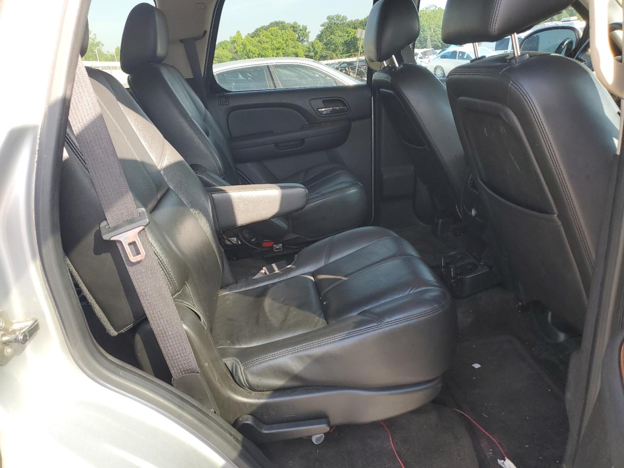 CHEVROLET SUBURBAN C1500 LT