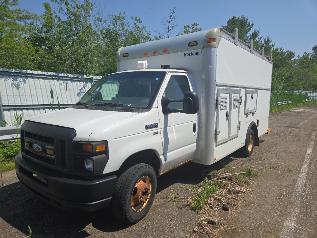 FORD ECONOLINE E450 SUPER DUTY CUTAWAY VAN