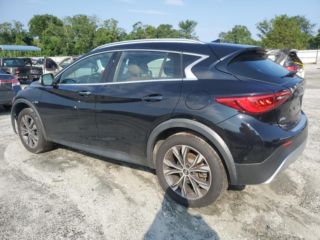 INFINITI QX30 BASE
