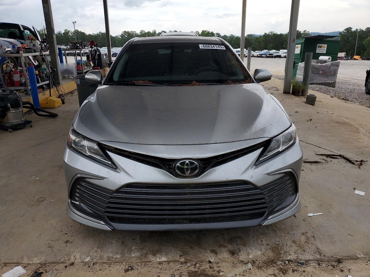 Toyota Camry le 2023