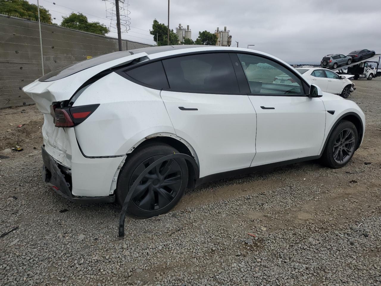 Tesla Model y 2025