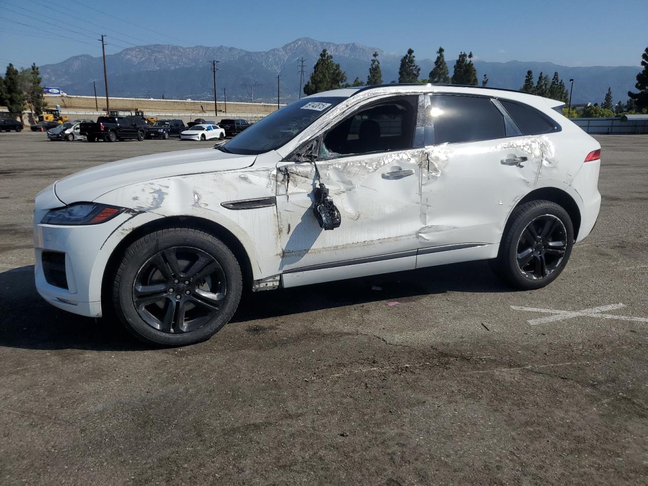 JAGUAR F-PACE R - SPORT