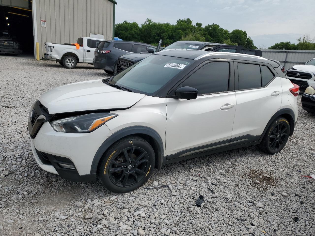 NISSAN KICKS SR