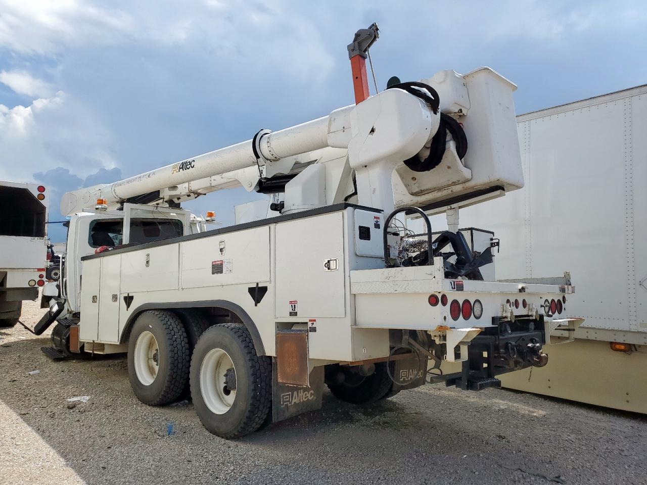 Lot #3203961167 2010 INTERNATIONAL 7000 7400