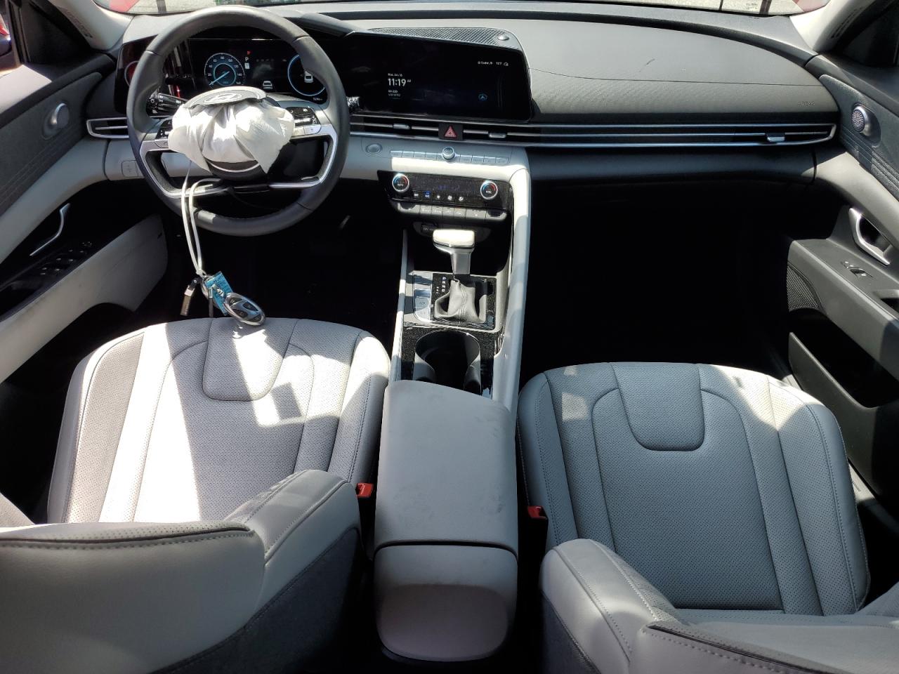 HYUNDAI ELANTRA LIMITED