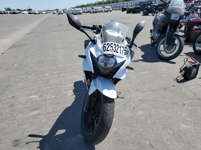 SUZUKI GSX250R 2018 white  gas LC6DN11A6J1101213 photo #3