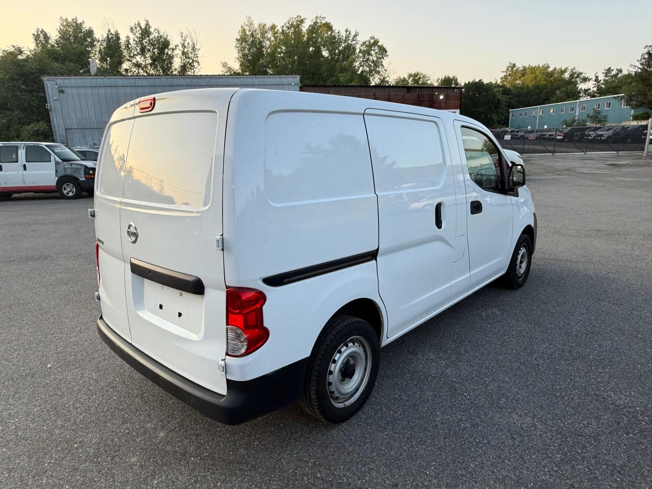 NISSAN NV200 2.5S