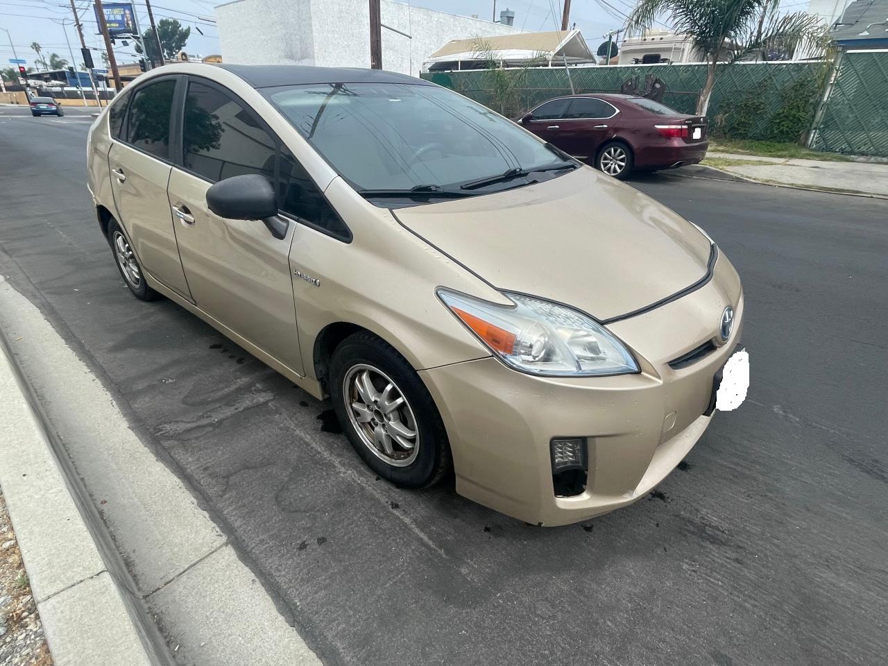 TOYOTA PRIUS