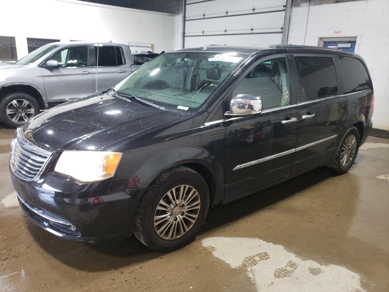 CHRYSLER TOWN & COUNTRY LIMITED