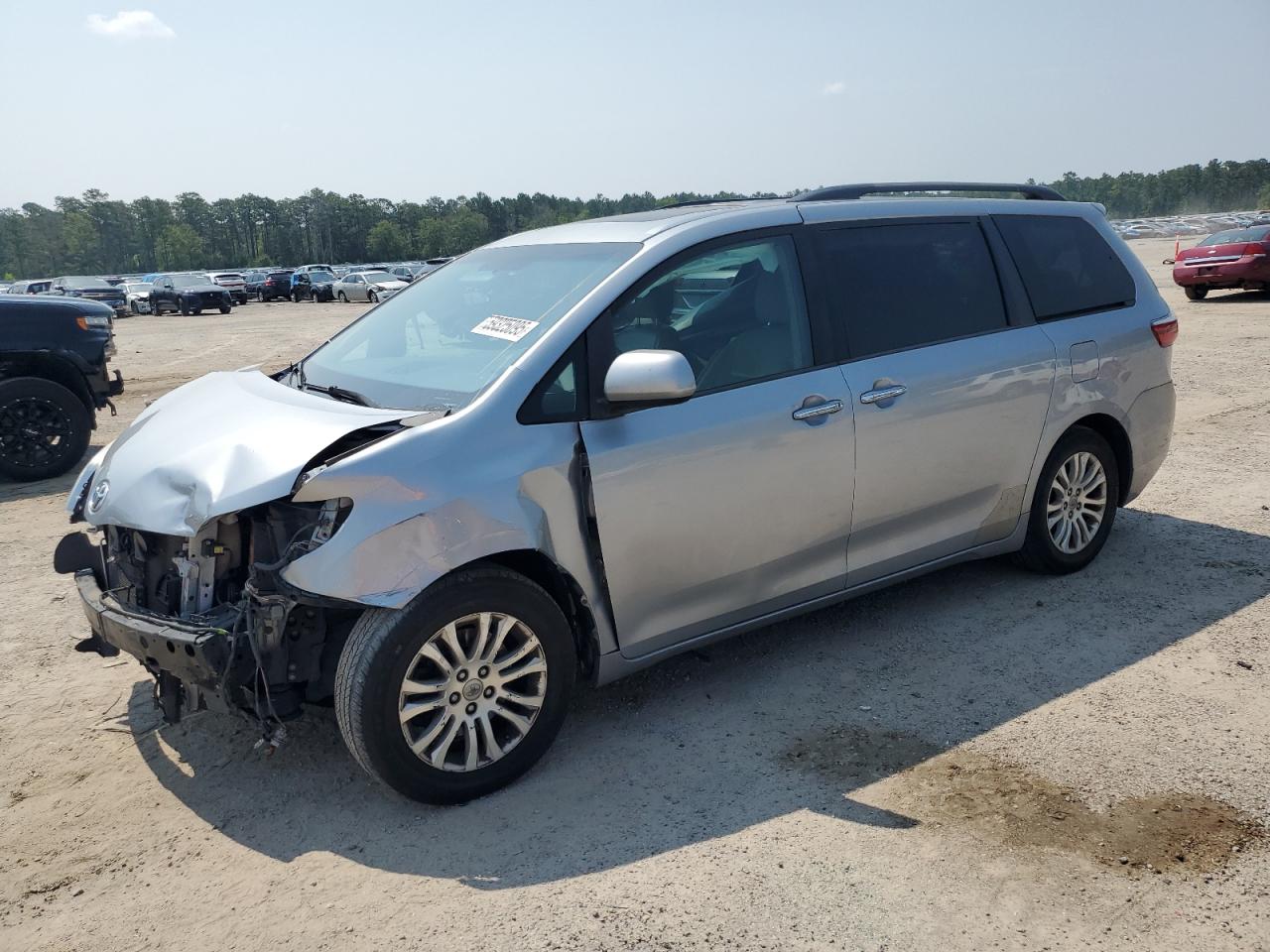 TOYOTA SIENNA XLE