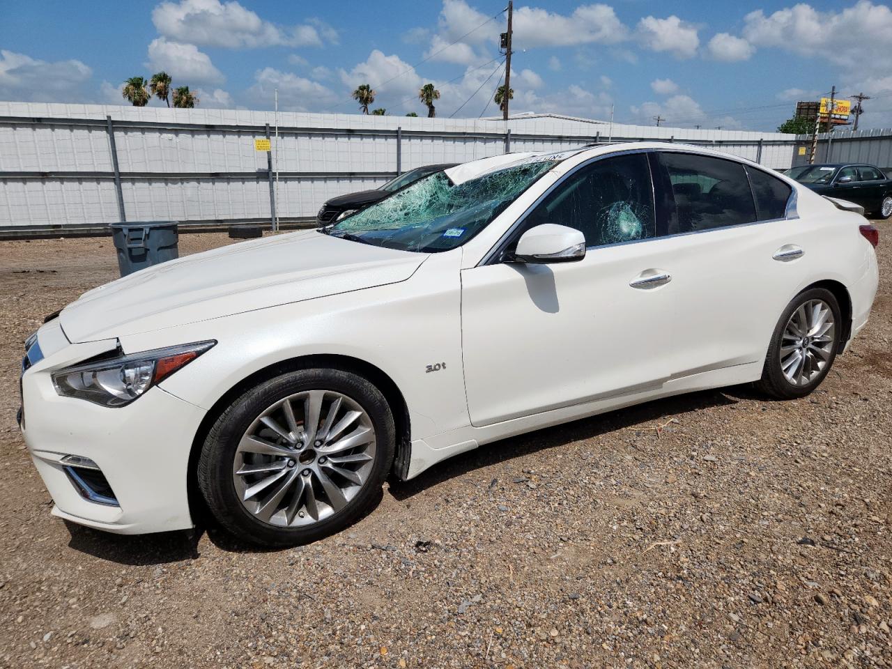 INFINITI Q50 LUXE