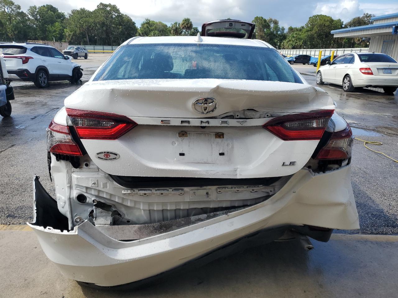 Toyota Camry le 2021