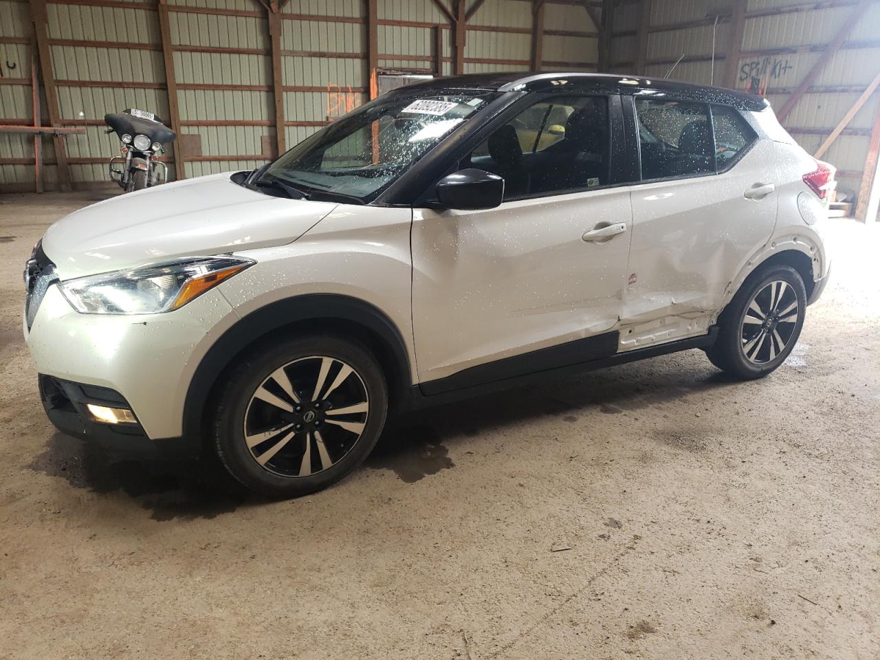 NISSAN KICKS S