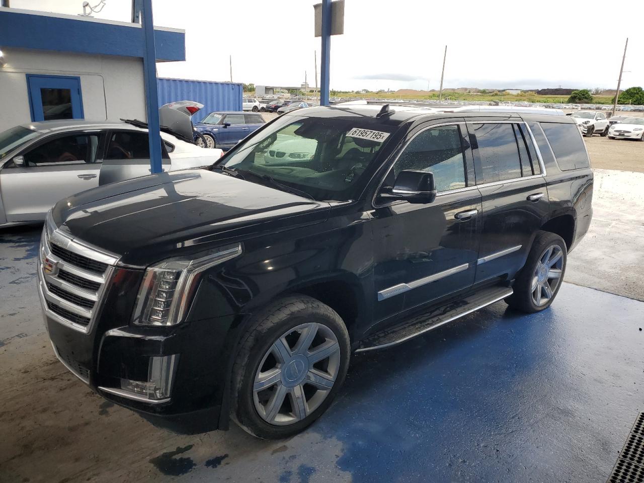 CADILLAC ESCALADE LUXURY