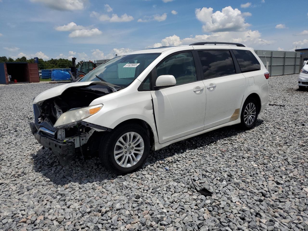 TOYOTA SIENNA XLE