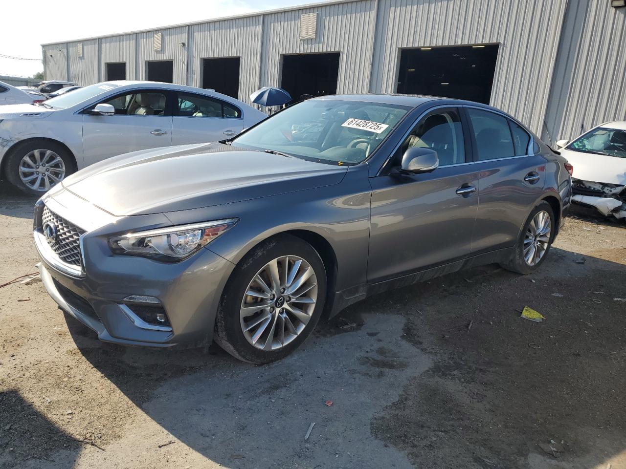 INFINITI Q50 LUXE
