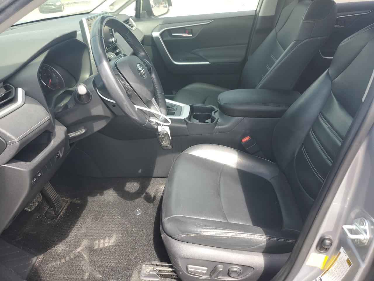 TOYOTA RAV4 XLE PREMIUM