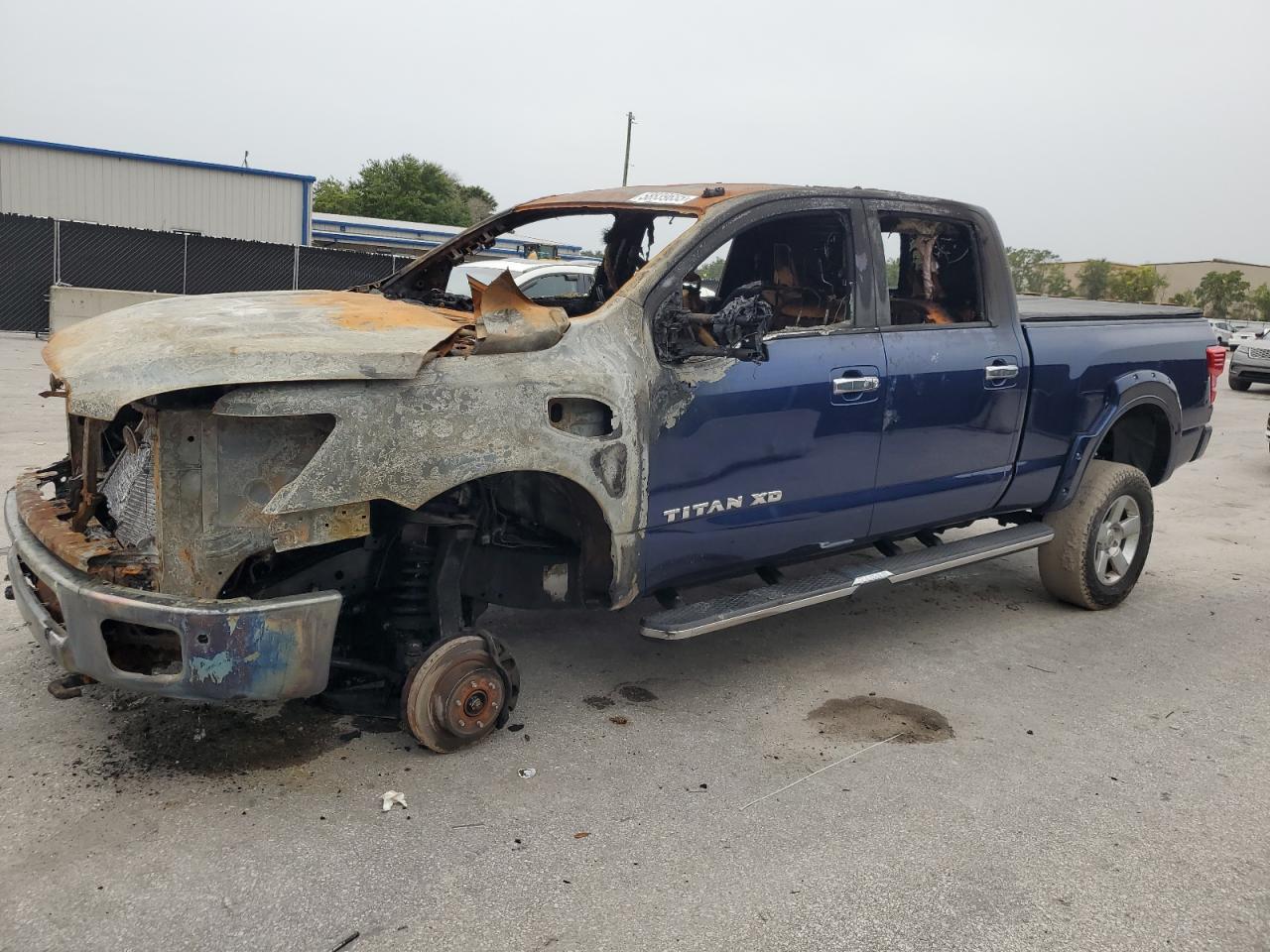 NISSAN TITAN SL