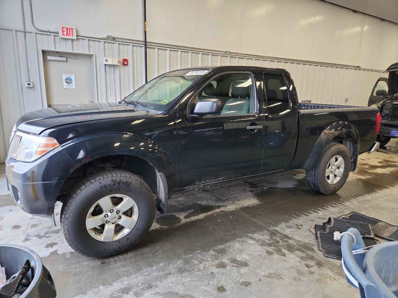 NISSAN FRONTIER SV