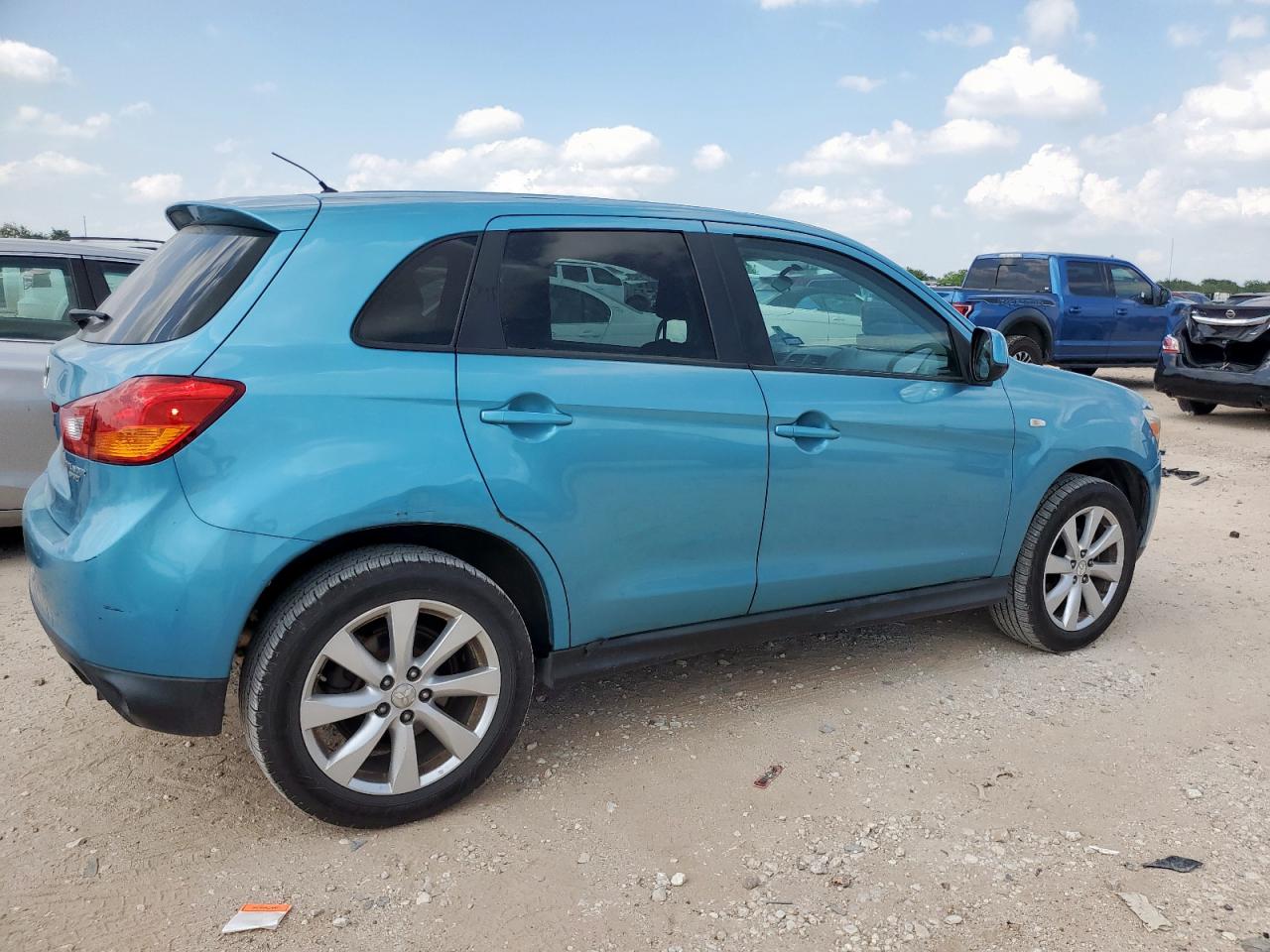 MITSUBISHI OUTLANDER ES