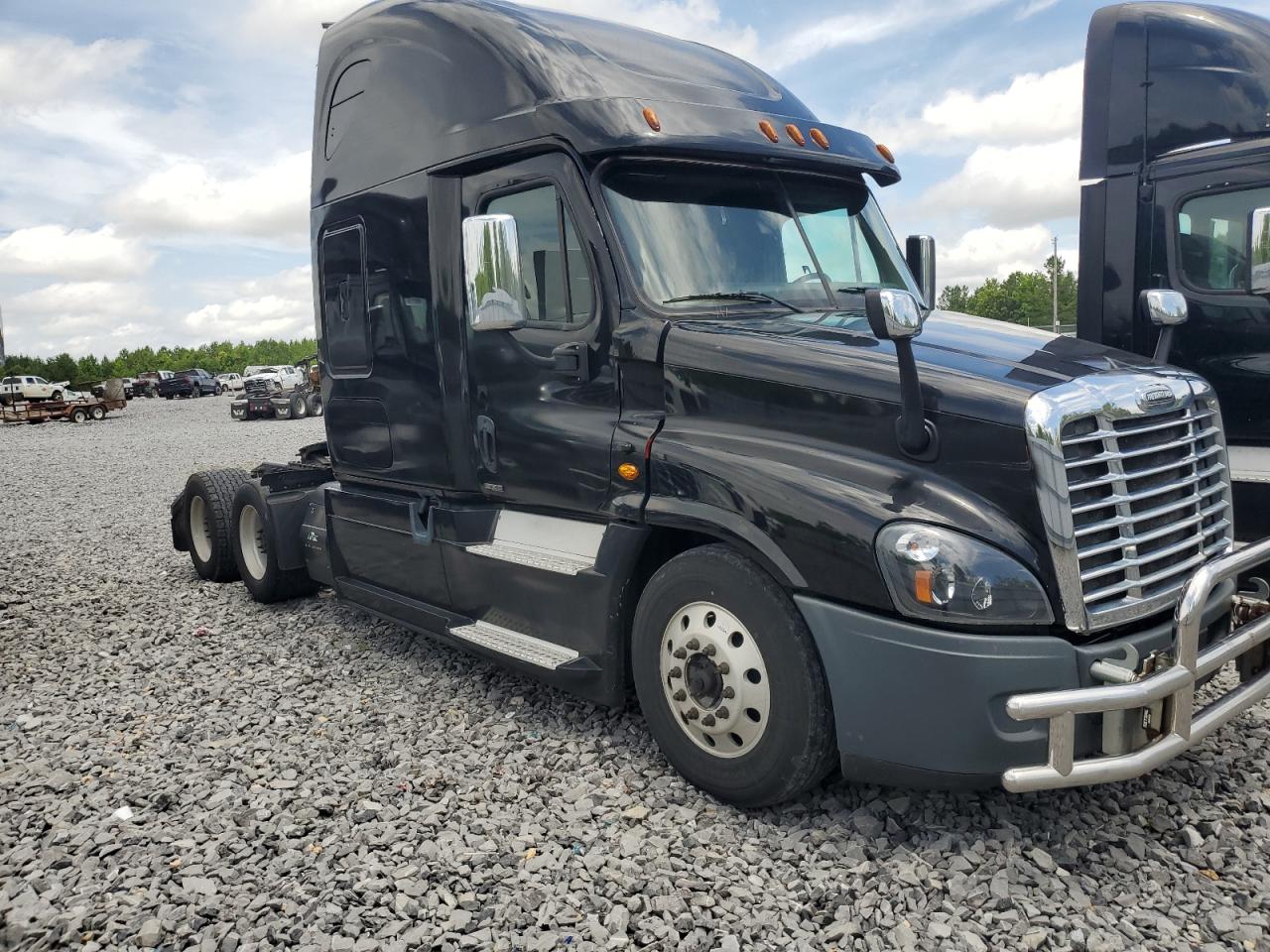 Lot #3186931836 2017 FREIGHTLINER CASCADIA 1