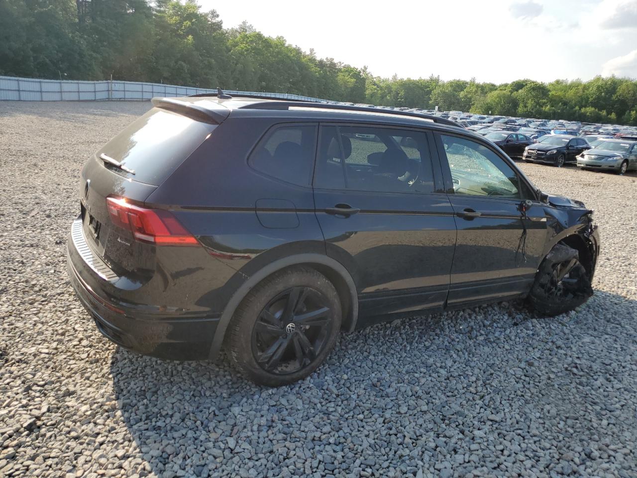 VOLKSWAGEN TIGUAN SE R-LINE BLACK