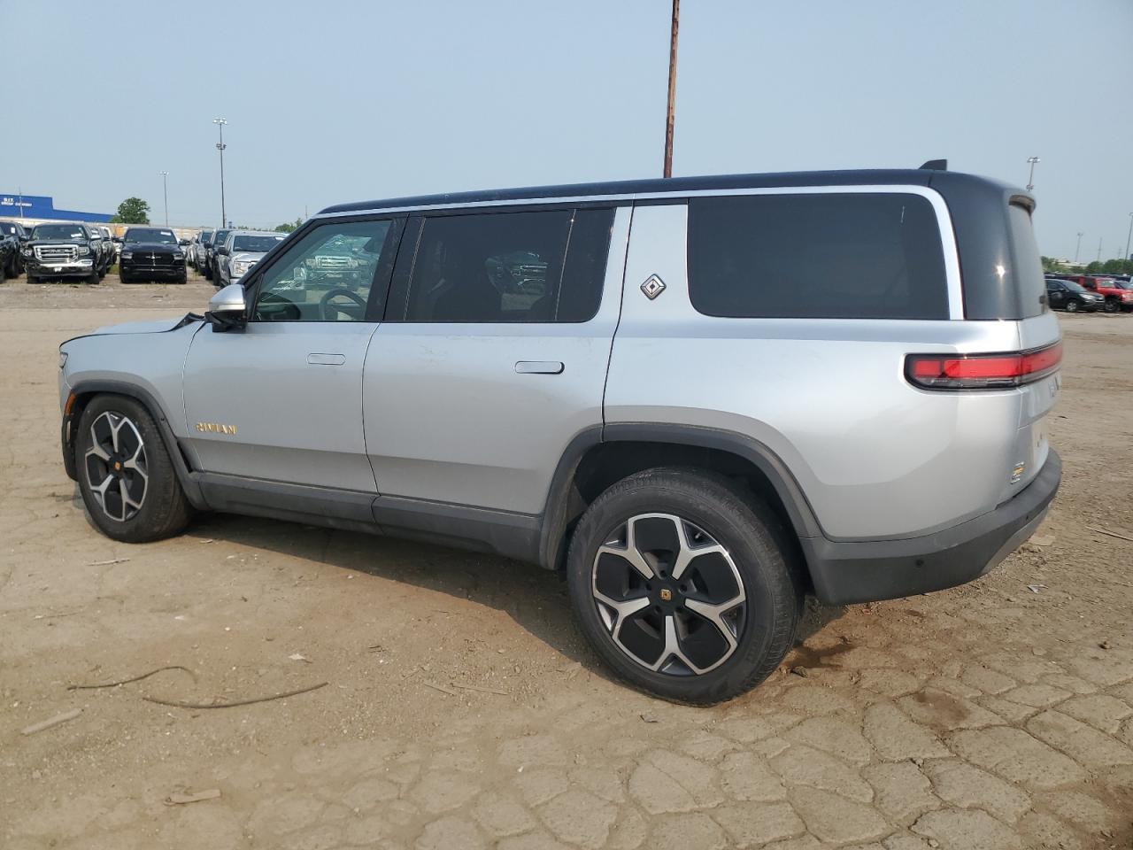 RIVIAN R1S ADVENTURE