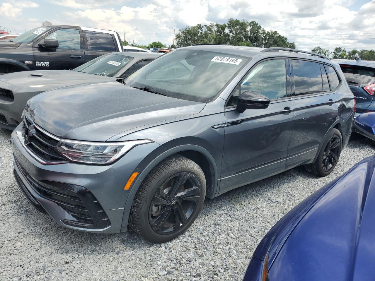 VOLKSWAGEN TIGUAN SE R-LINE BLACK