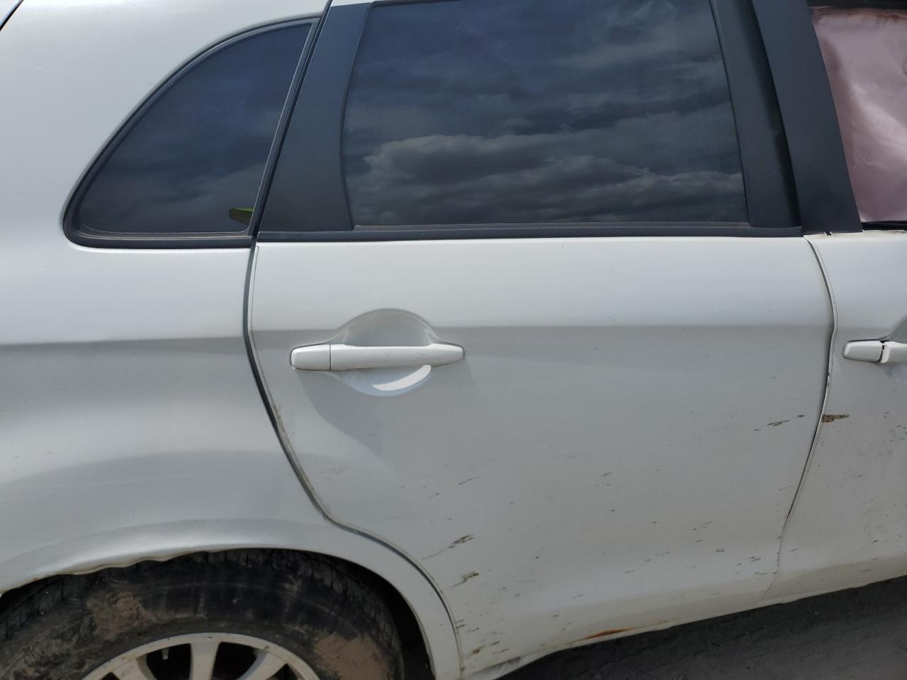 MITSUBISHI OUTLANDER ES