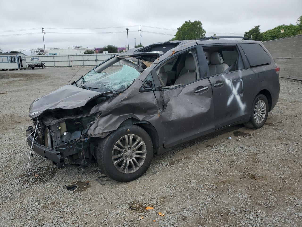 TOYOTA SIENNA XLE